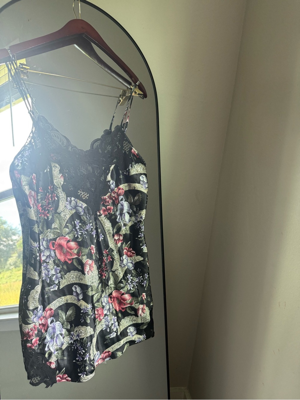 Vintage y2k Victoria's Secret Gold Label Floral Black Lace Slip vtg